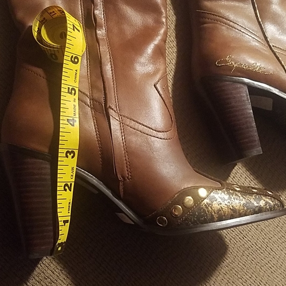 CAPETTA HEELED BOOTS 👢👢 - Picture 7 of 16